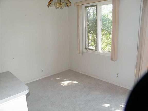 4th image of 1117 Canterbury Ct APT C