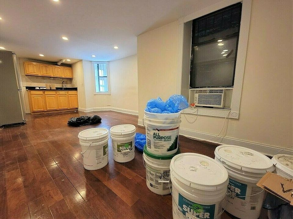 2nd image of 48 Stuyvesant St APT 1