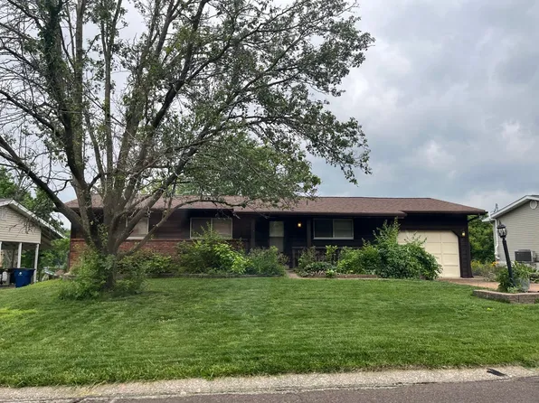 526 Aqua Ridge Dr, Saint Louis, MO 63129