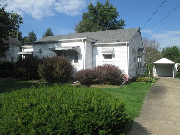 3rd image of 250 N Main St