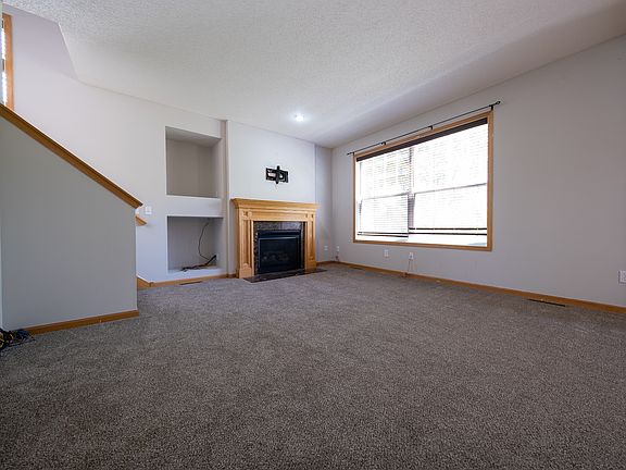 5th image of 12101 Waconia Cir NE