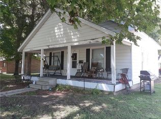 512 E Jackson Ave, Chrisman, IL 61924