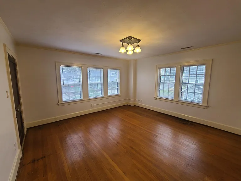 4814 Woodland Ave — Photo 7