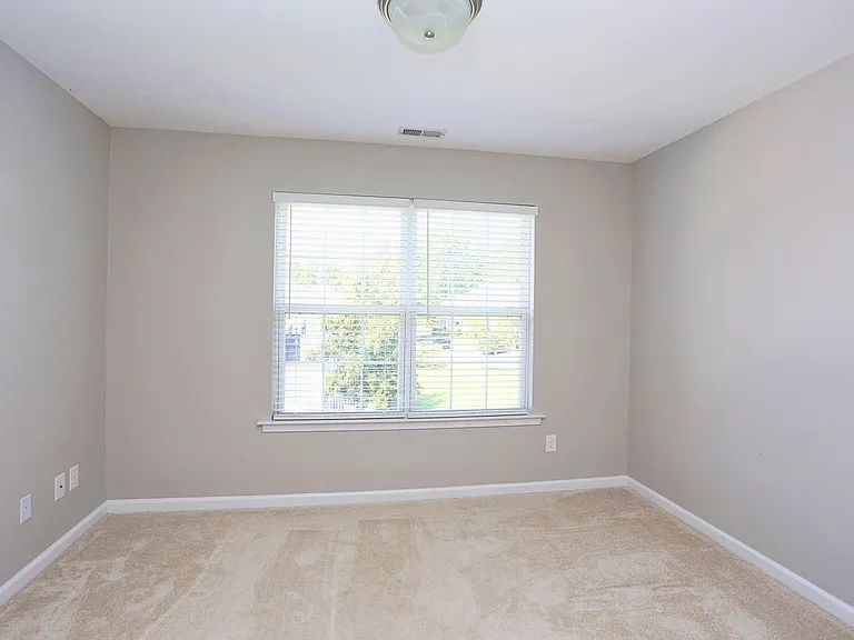 915 Cinnamon Dr — Photo 18