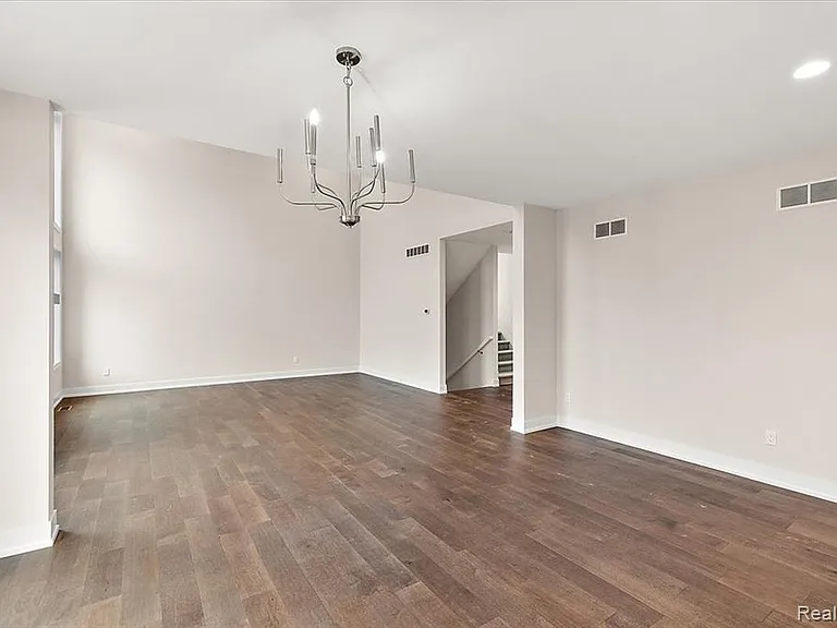 2921 Walsh Dr — Photo 14