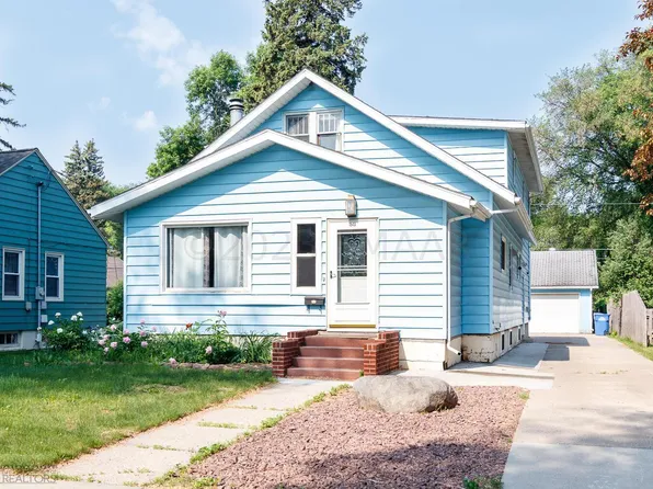 1513 7th St S, Fargo, ND 58103