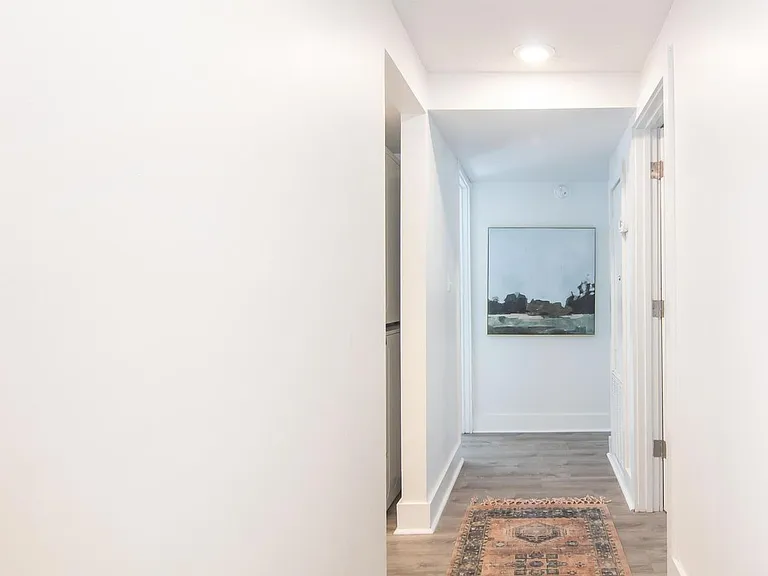 21 W Henderson St — Photo 38