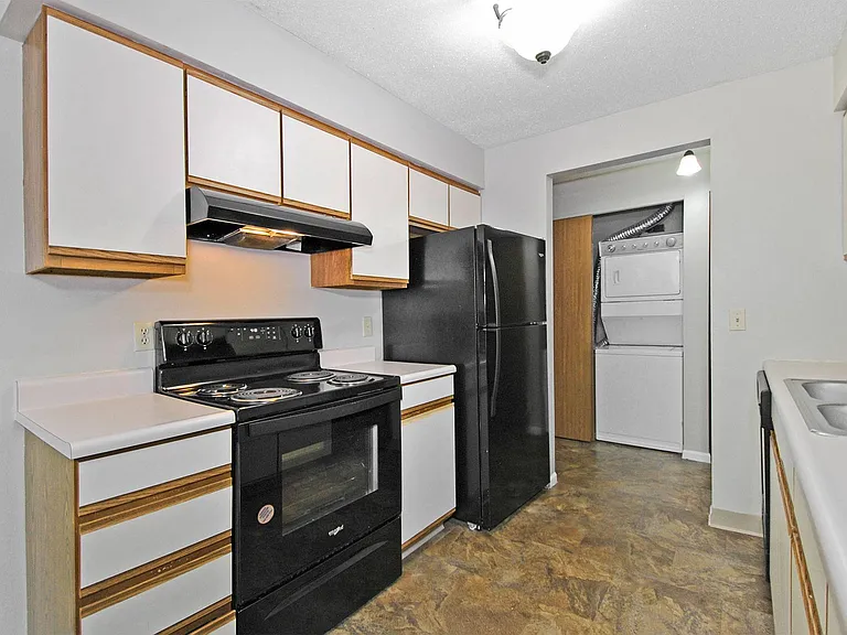 Woodland Valley Apartments — Photo 8