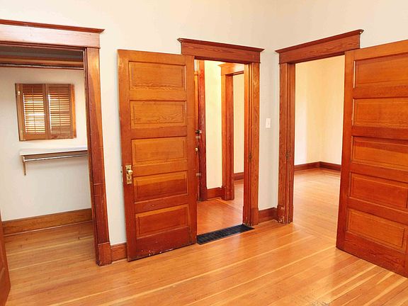 5th image of 209 W Mulberry St #211