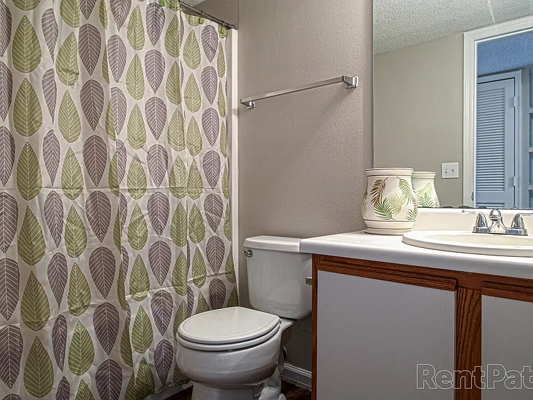 Hillwood Apartments — Photo 13