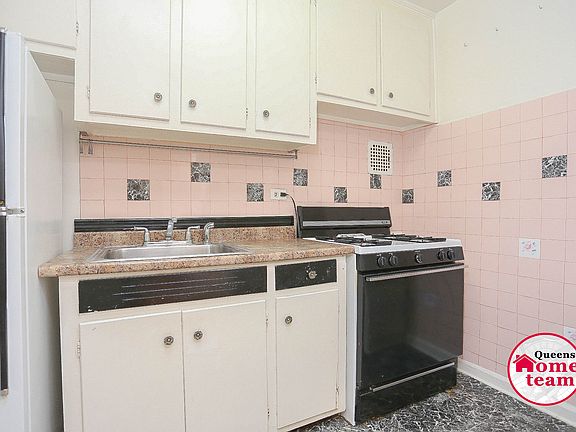 3rd image of 3185 Crescent St APT 216