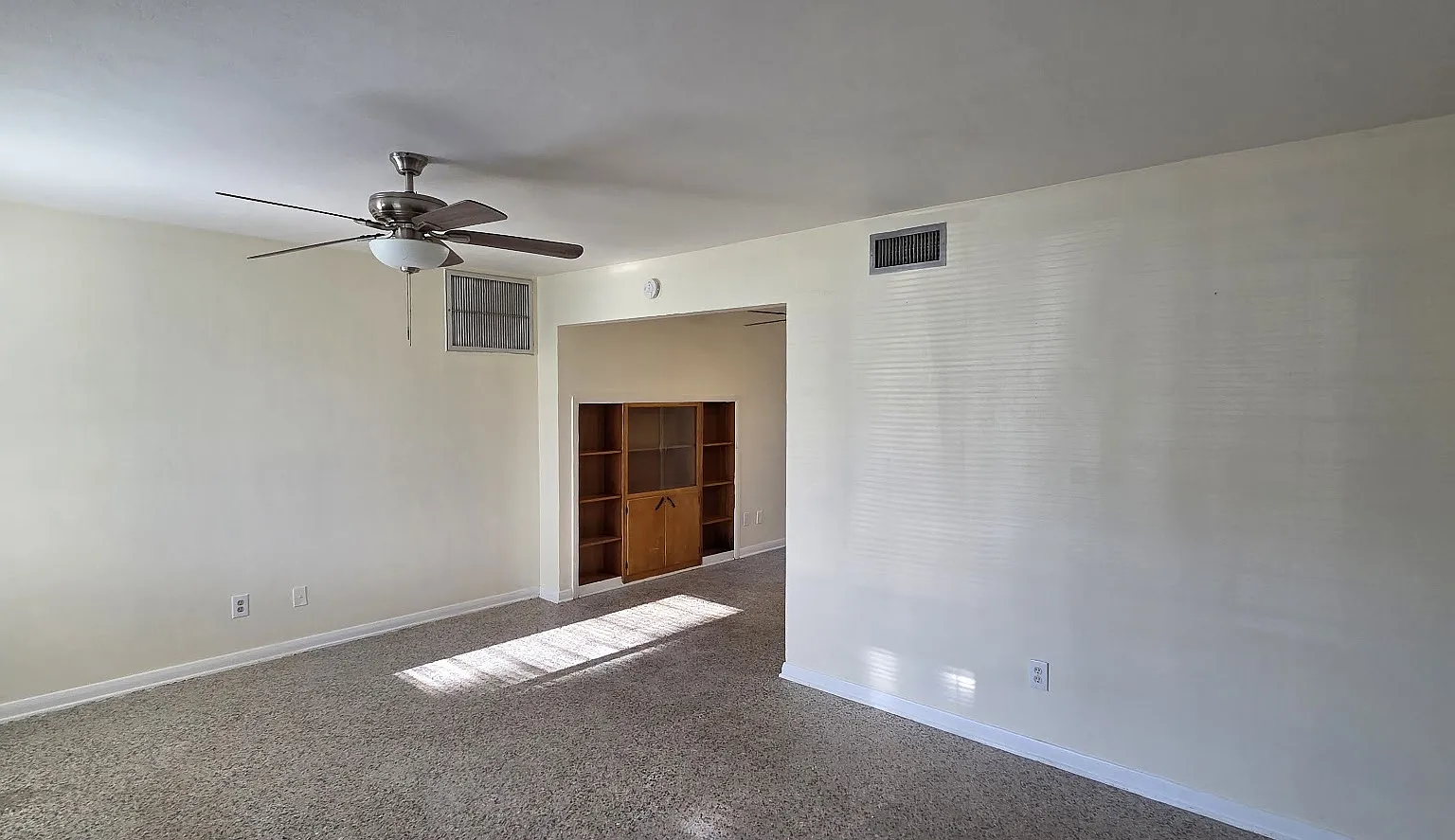 4 bed, 1656 sqft, $2,395 — Photo 2