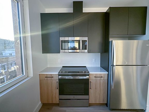 5th image of 28 Jefferson St #407