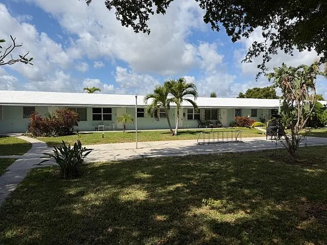 3801 NE 22nd Ter #12