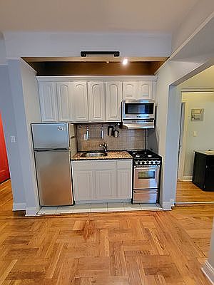 2nd image of 41-42 42nd St APT 3R