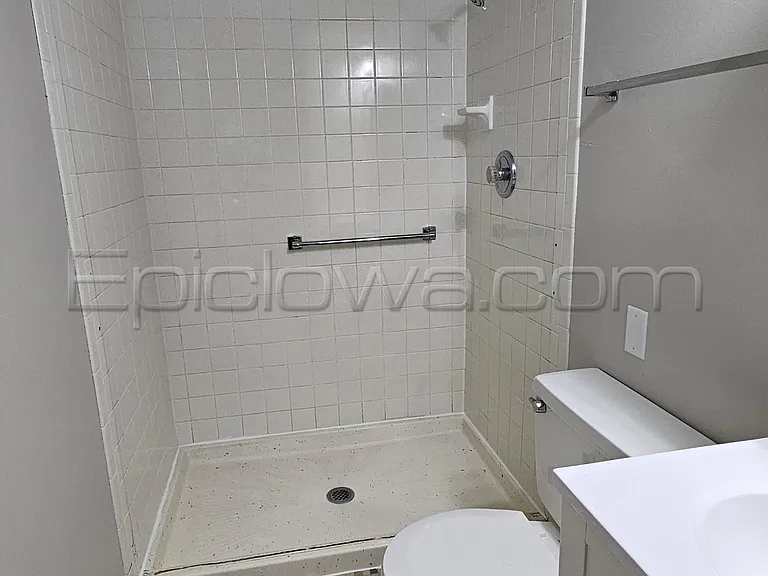 220 19th St NE — Photo 39