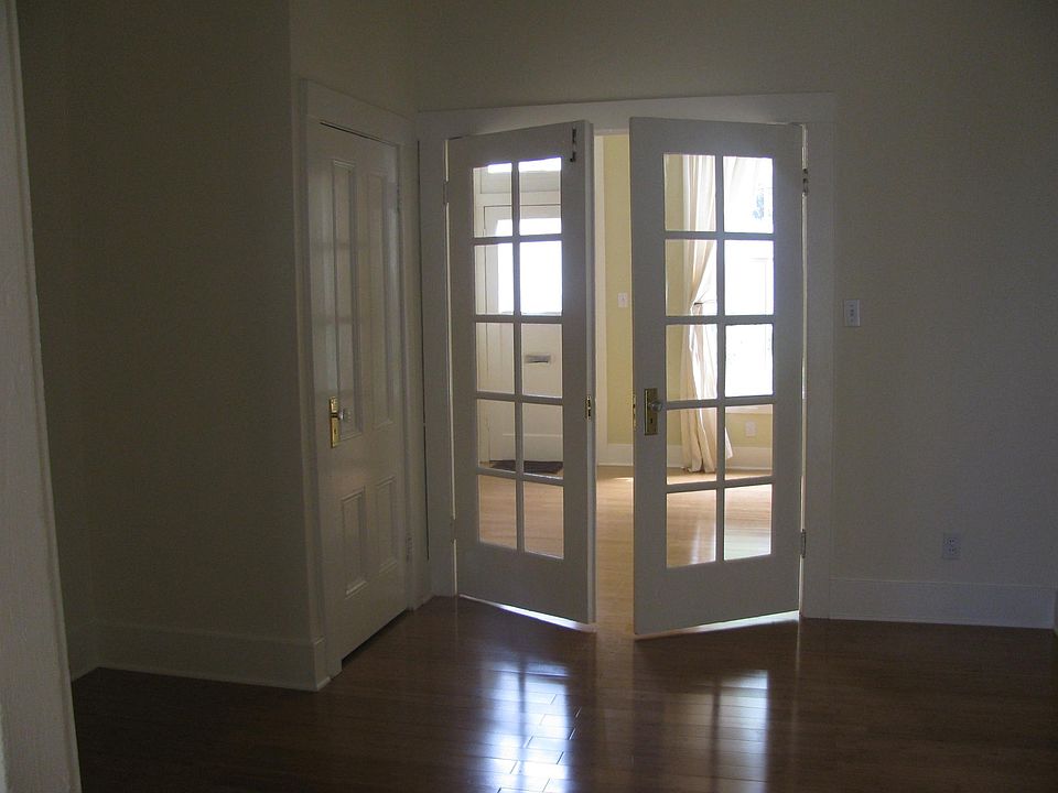 1st image of 376 Lily St