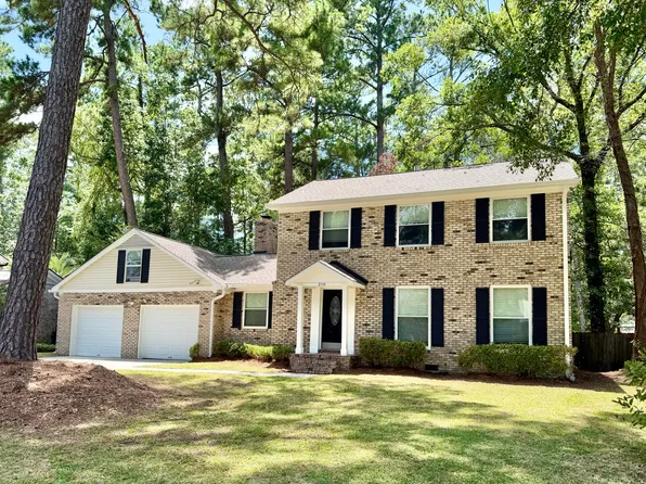 216 Runnymede Ln, Summerville, SC 29485