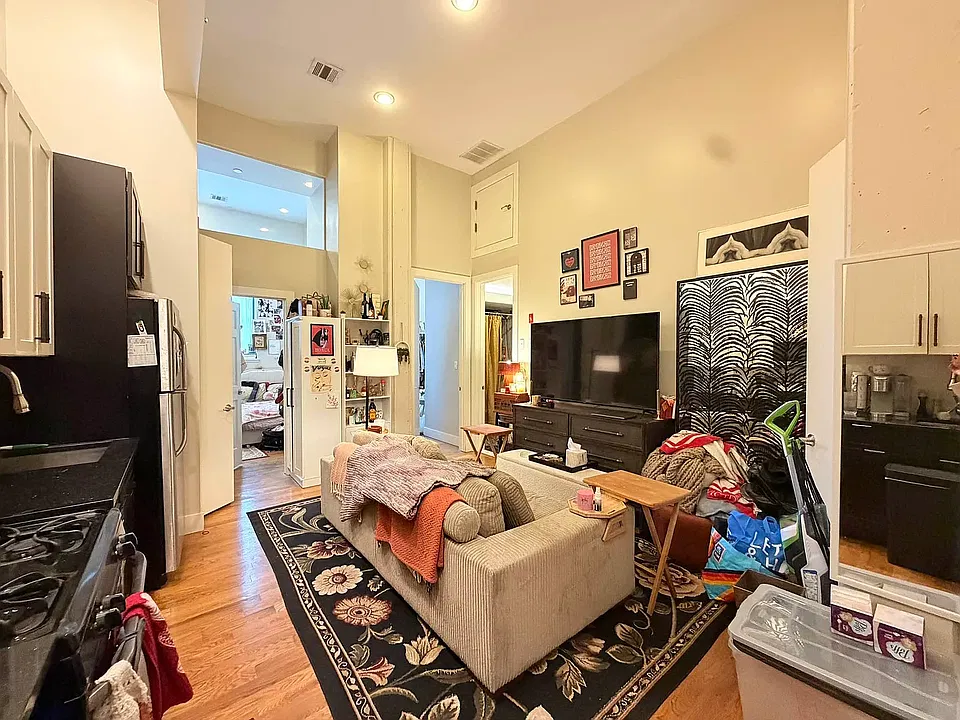 53 S 11th St #6E