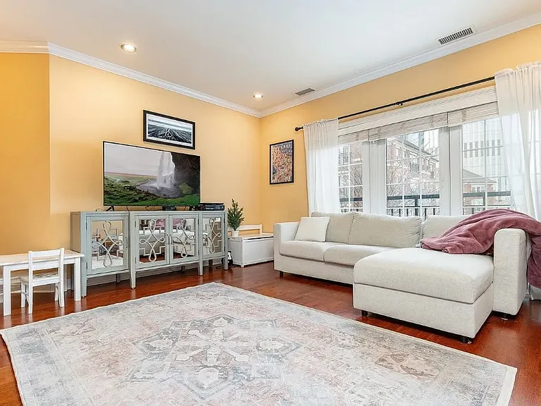 1448 Aldine St — Photo 4