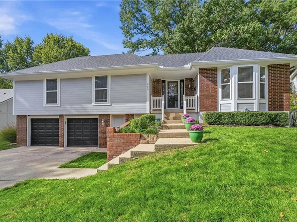 800 SW Savannah Dr, Greenwood, MO 64081