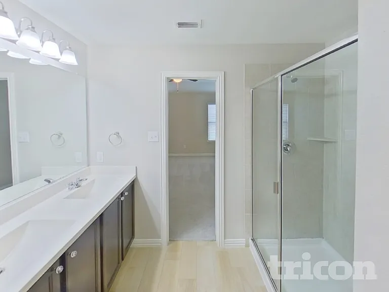 810 Silverbell St — Photo 9