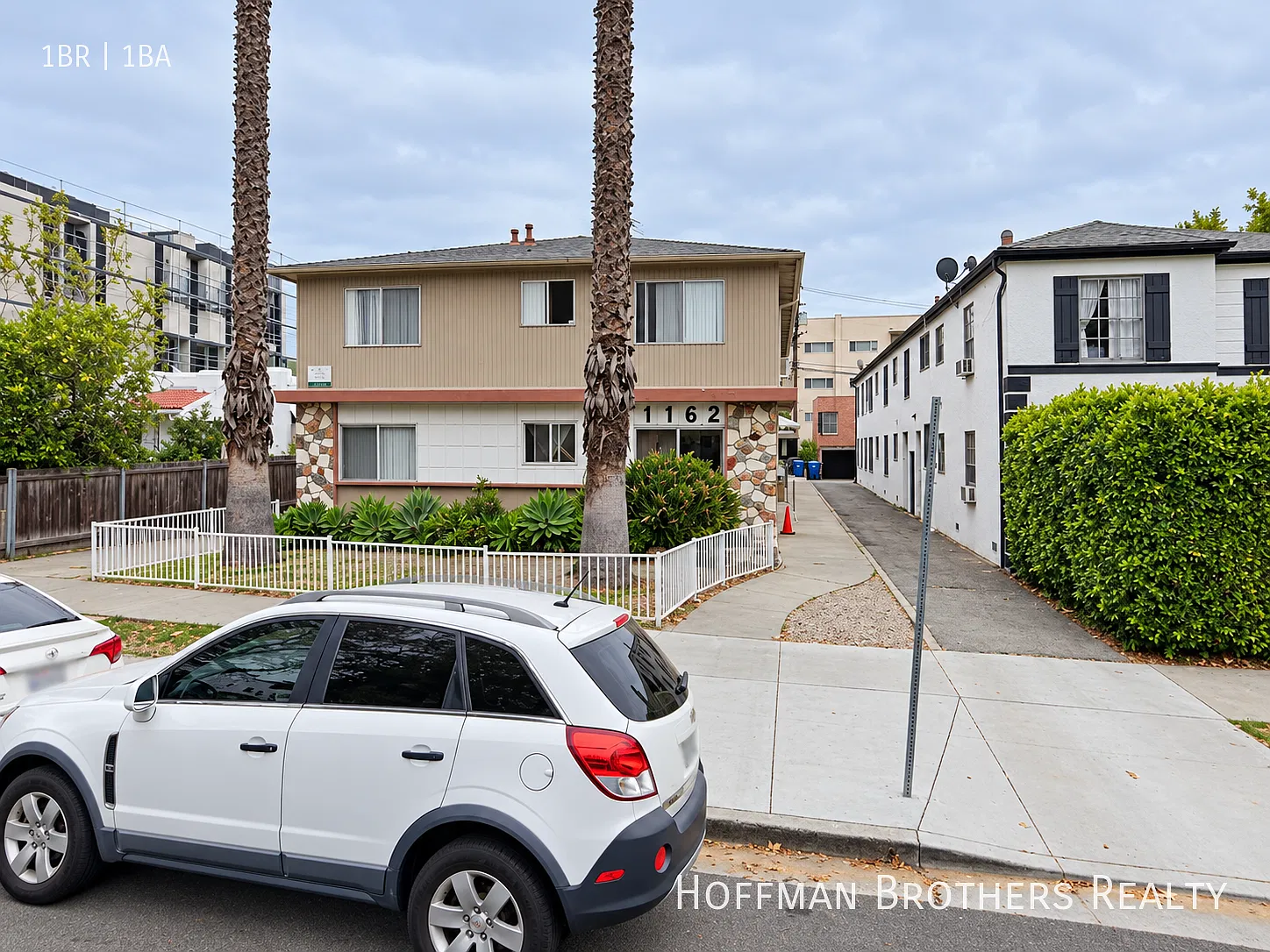 Spacious 1-Bedroom With High Ceilings, Great Storage & Parking Available!! — Photo 3