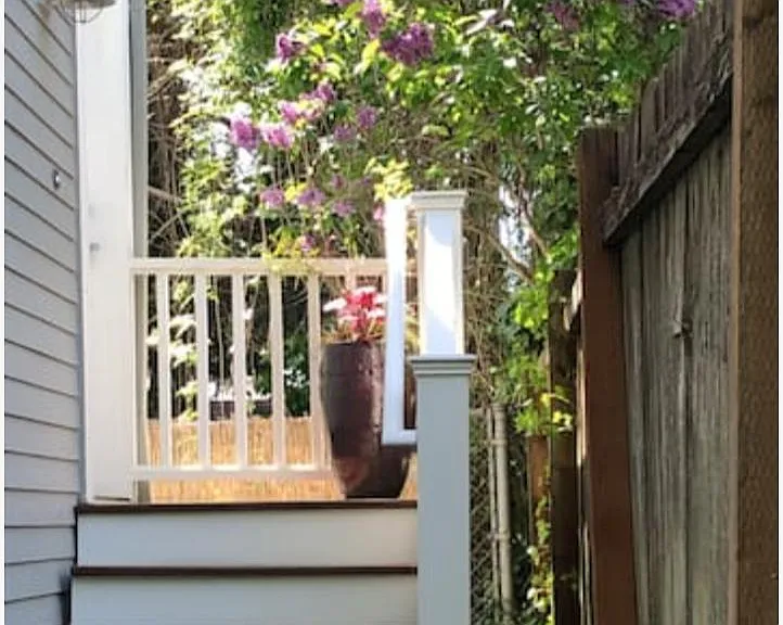 Private entrance past the garden