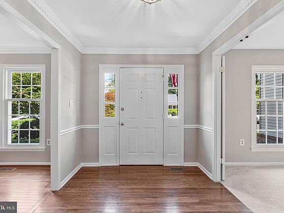 3rd image of 9759 Hatmark Ct