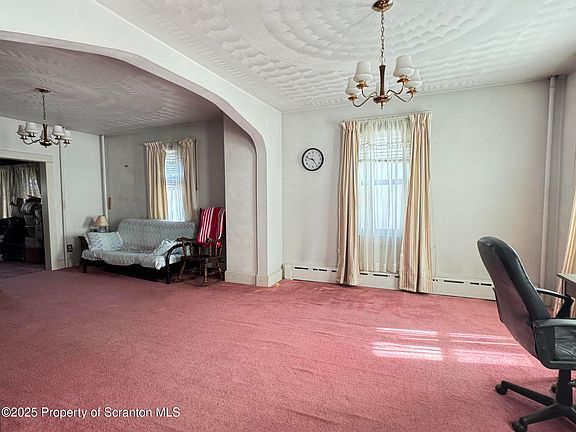 3rd image of 405 Northumberland St