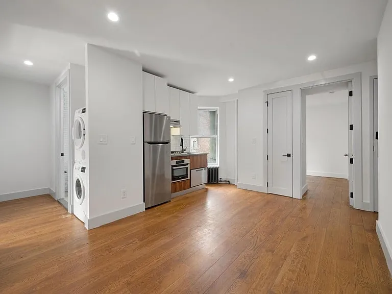 629 E 5th St #21 — Photo 2