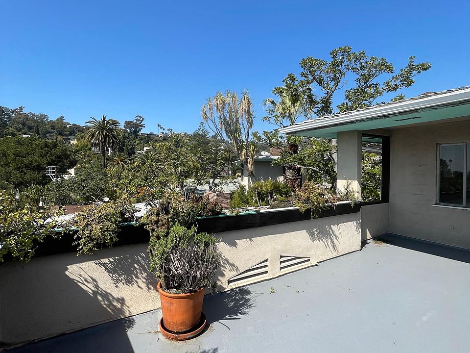 1st image of 2232 N Beachwood Dr #14