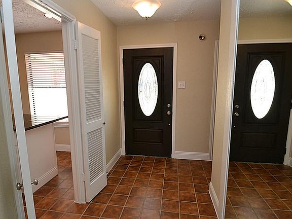 3rd image of 3406 Luton Park Dr
