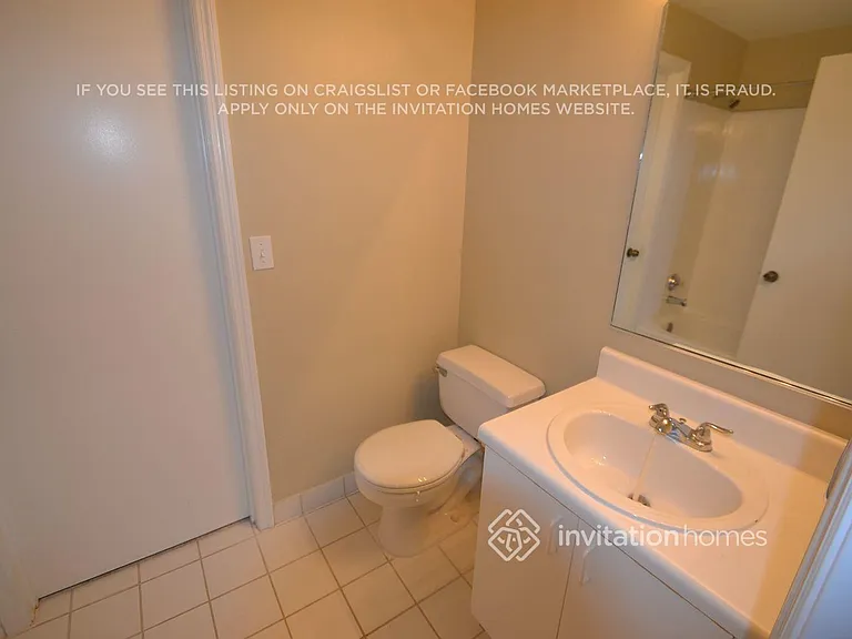 1136 Sorrento Dr — Photo 11