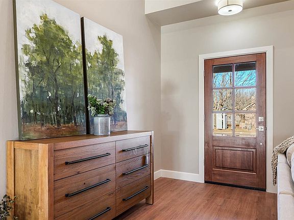 4th image of 914 S Rock Hollow Ct