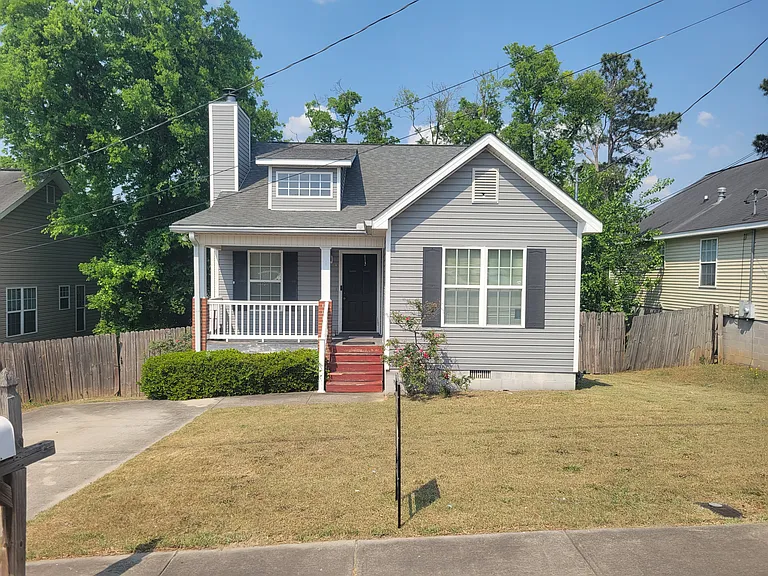 833 Elizabeth St — Photo 2