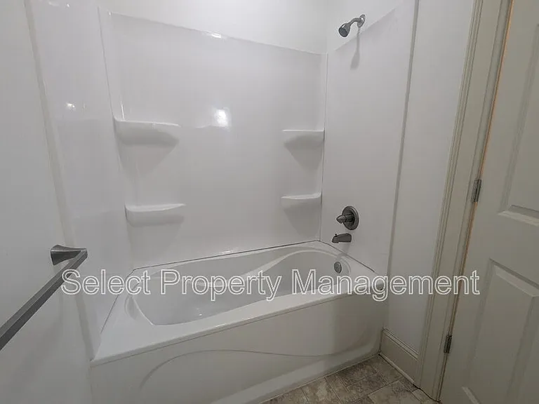 347 W Williams St — Photo 16