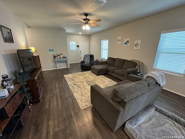 3 bed, 2.0 bath, 1340 sqft, $1,540 — Photo 4