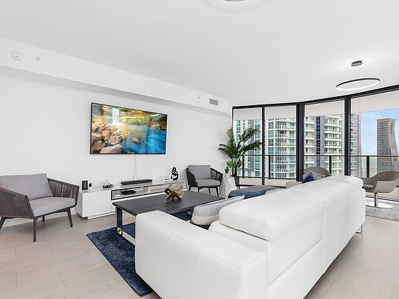 3rd image of 1000 Brickell Plz #3902