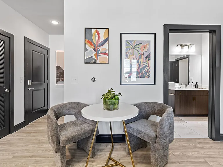 Axis Midtown — Photo 6