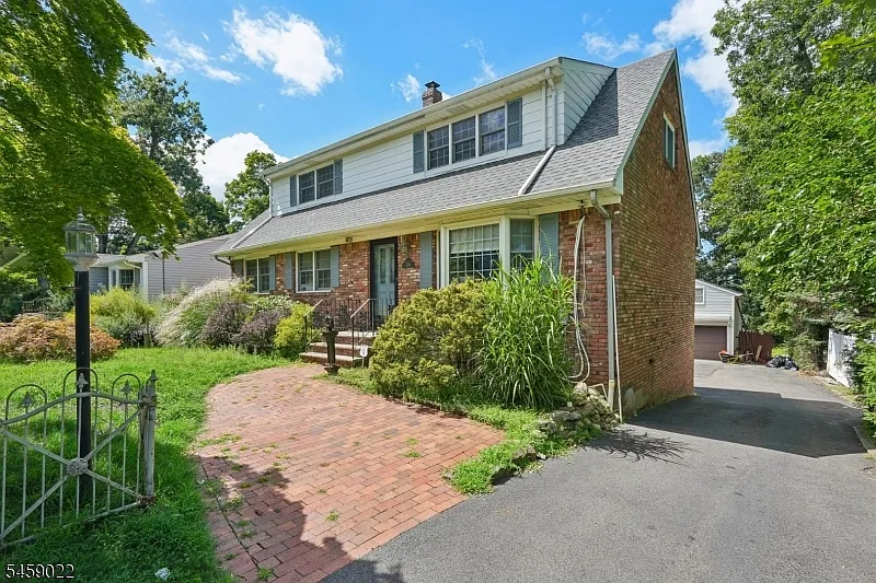 2 bed, 1.0 bath, $2,600 — Photo 3