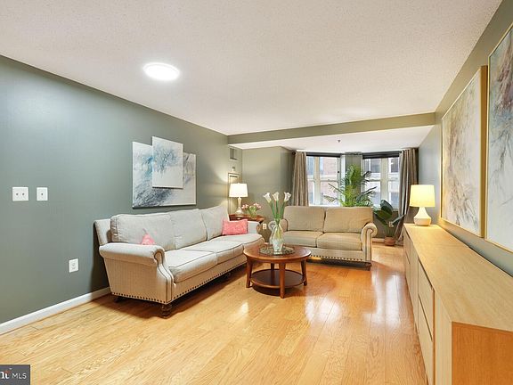 2nd image of 900 N Taylor St APT 524