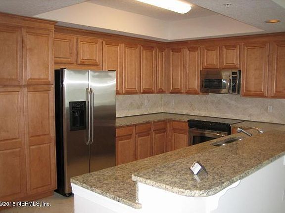 4th image of 932 N 1st St #702