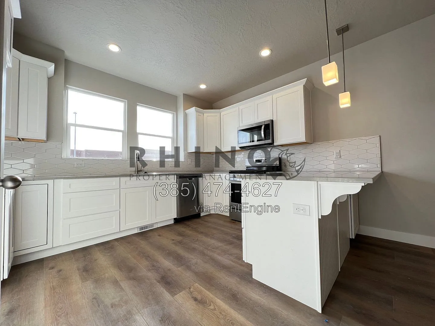 3 bed, 2.5 bath, 2402 sqft, $2,225 — Photo 2
