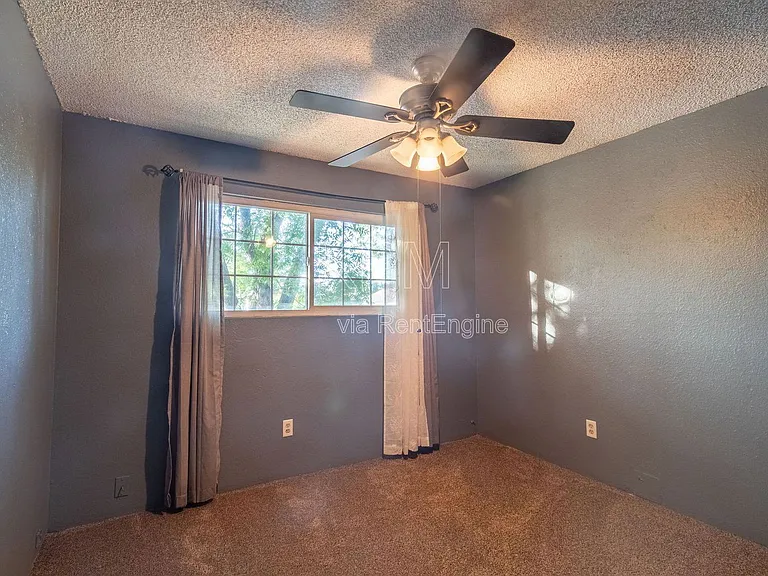 420 E Hampton St #A — Photo 12