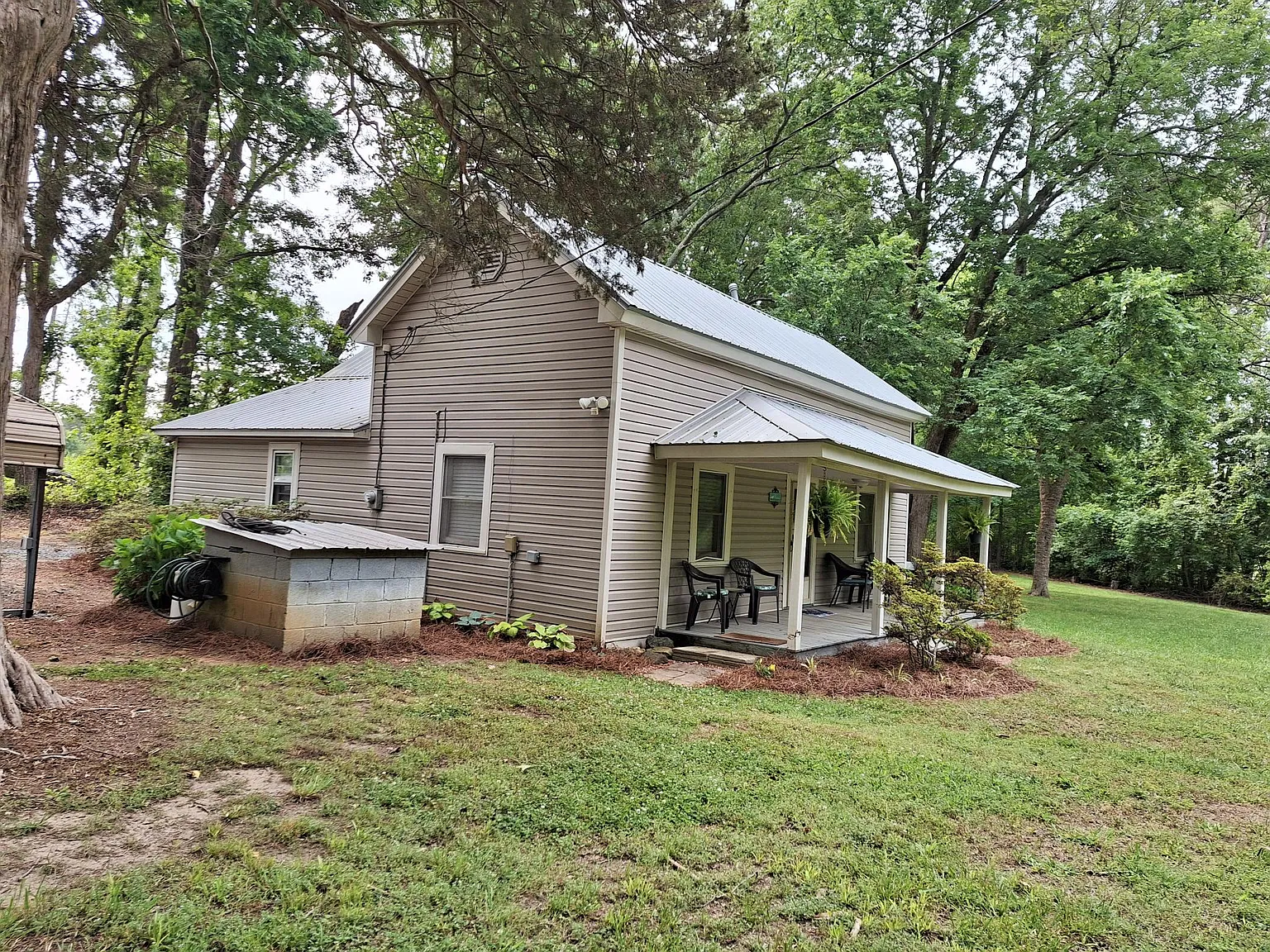3909 Randleman Rd — Photo 2