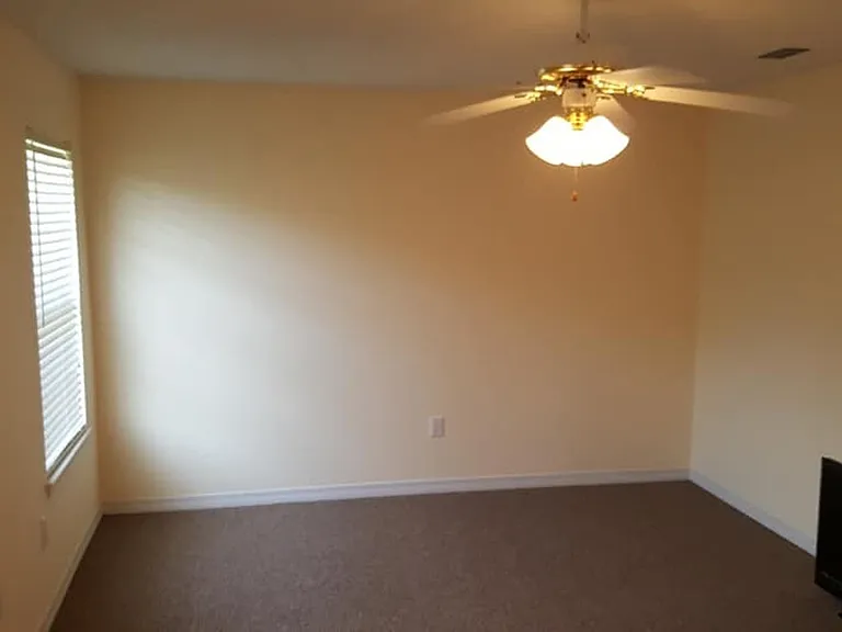 502 Meadow Ln — Photo 12