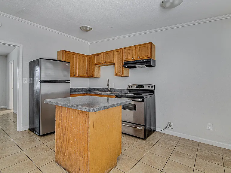 304 E Mitchell St — Photo 23