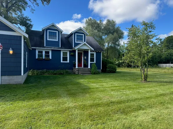 410 S Shore Dr, Suttons Bay, MI 49682