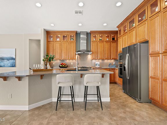 3rd image of 16435 W CYPRESS Street